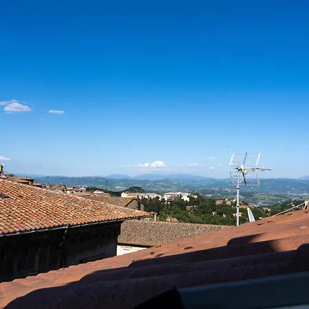 Scappo In Umbria, L'attico Del Corso